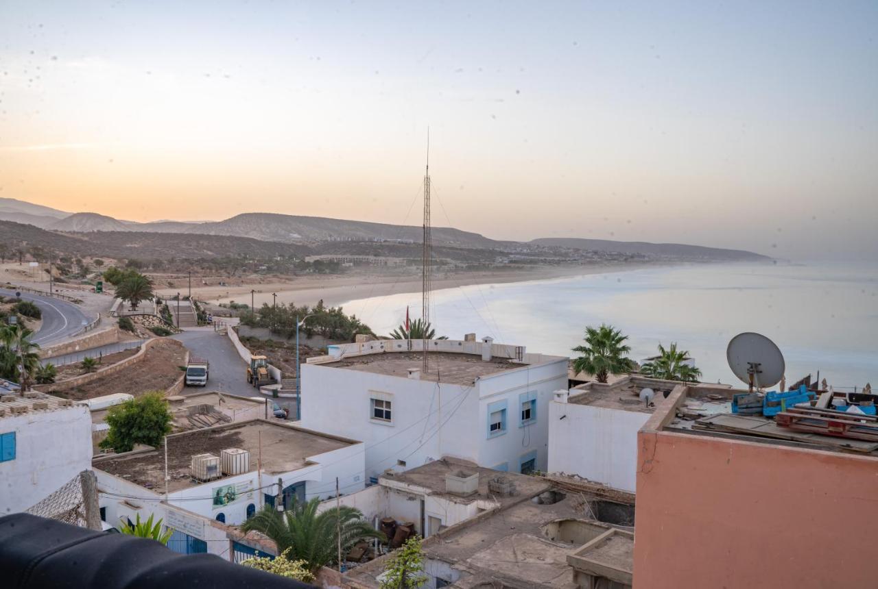 Amayour Surf Hostel Taghazout Bagian luar foto